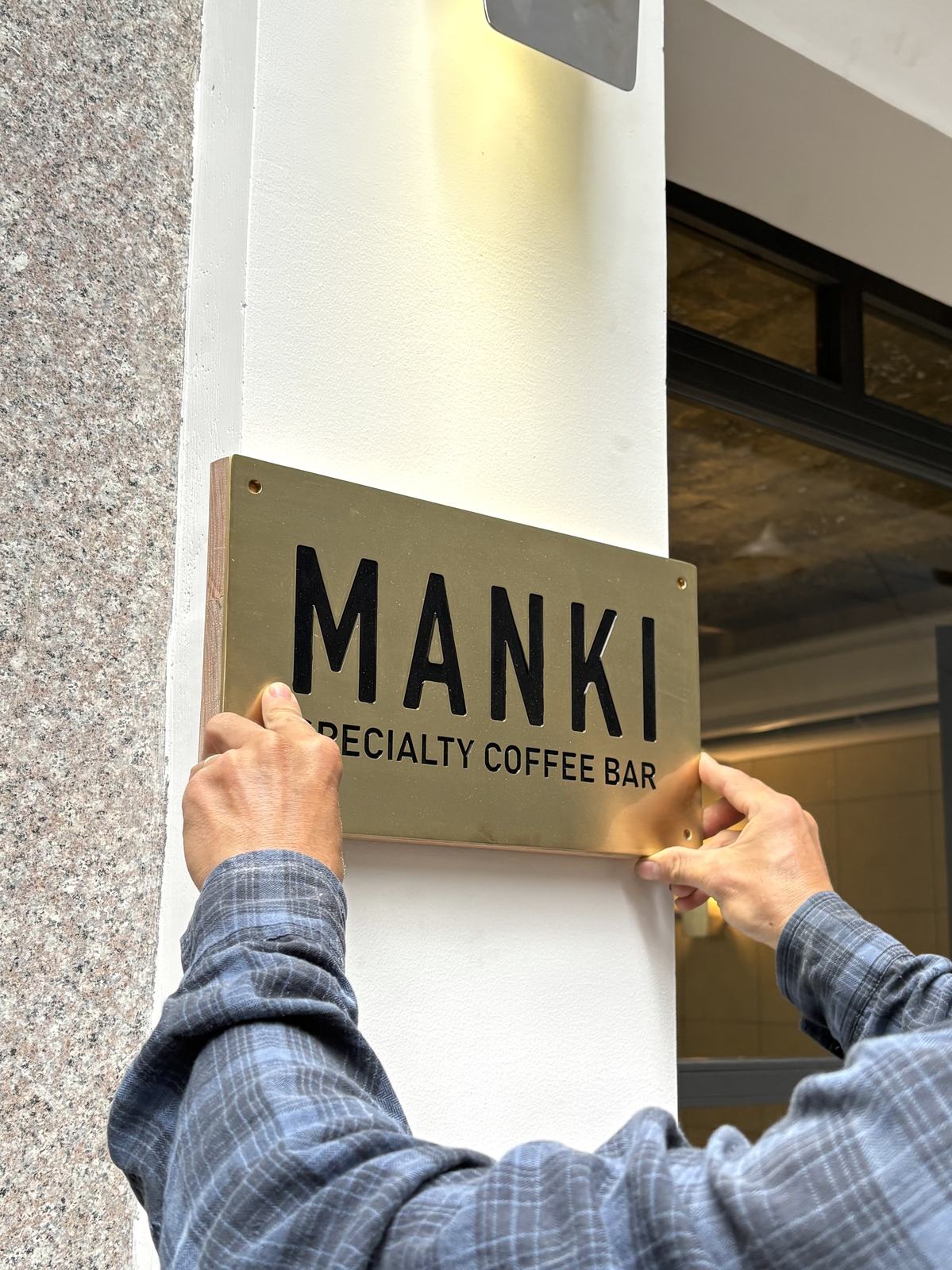 Lắp biển hiệu MANKI Specialty Coffee Bar